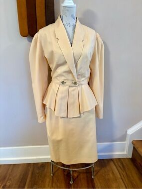 Vintage Butter Yellow Women’s Suit set